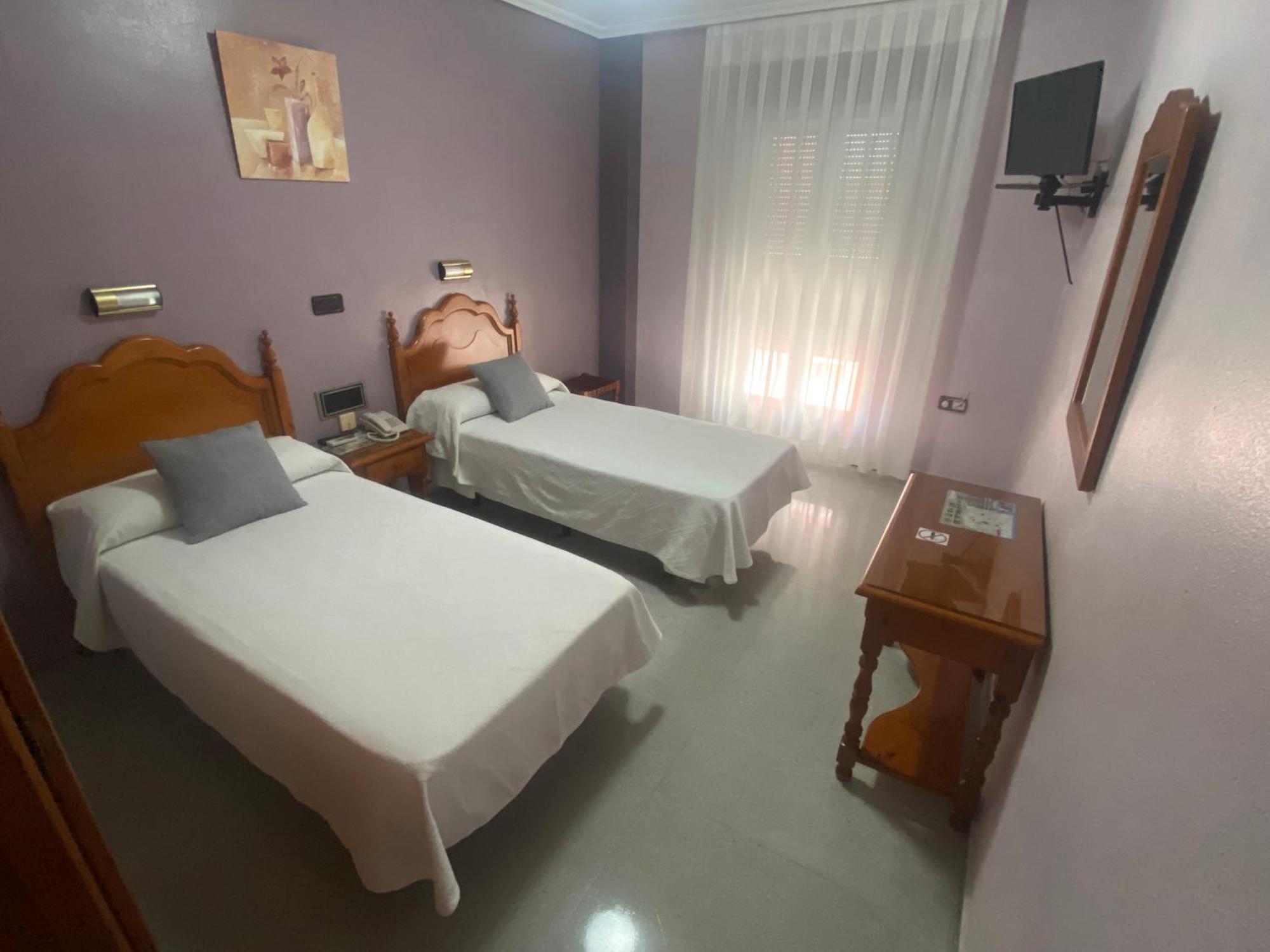 Hotel Lusitania, Centro Ciudad, Parking Privado Мерида Стая снимка